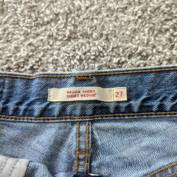 Levi Wedgie Light Wash Short - Picture 7 of 9